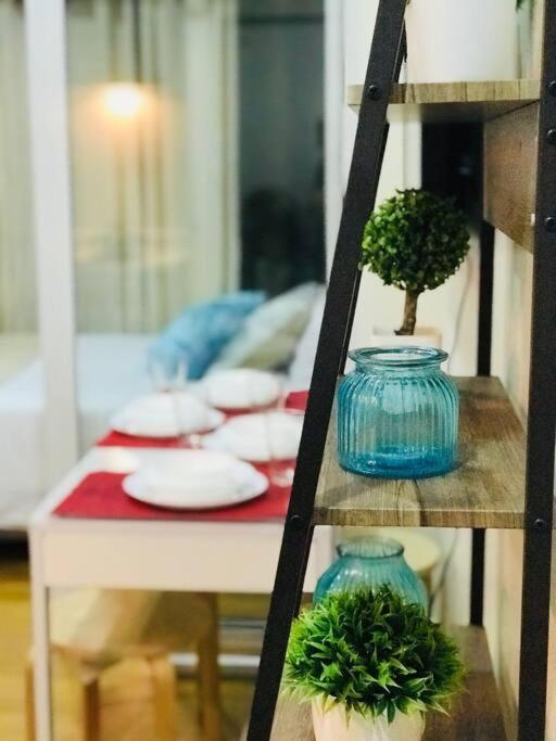 Acqua Private Residence Livingstone Tower Condo Unit With Free Wifi Manila Esterno foto